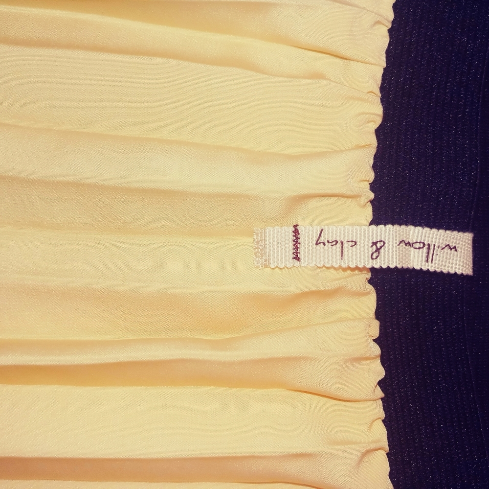 Willow & Clay Yellow W/ Black trim waist Pleated Skirt Size Small - Picture 2 of 4